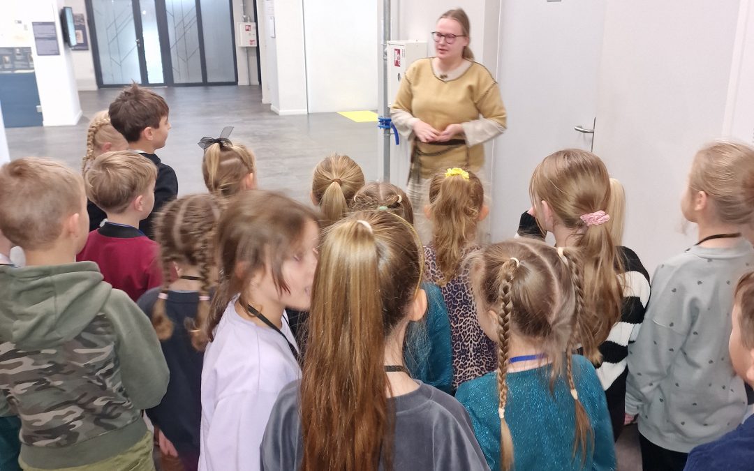 Apsilankymas Šiaulių „Aušros“ muziejuje: kelionė į archeologinę praeitį