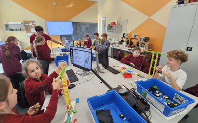 3b klasės mokiniai STEAM centre