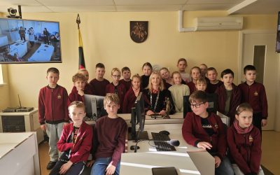 3b klasės mokiniai lankėsi Šiaulių apylinkės teisme