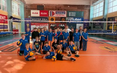 4b VDM mokiniai išbandė tinklinio sportą